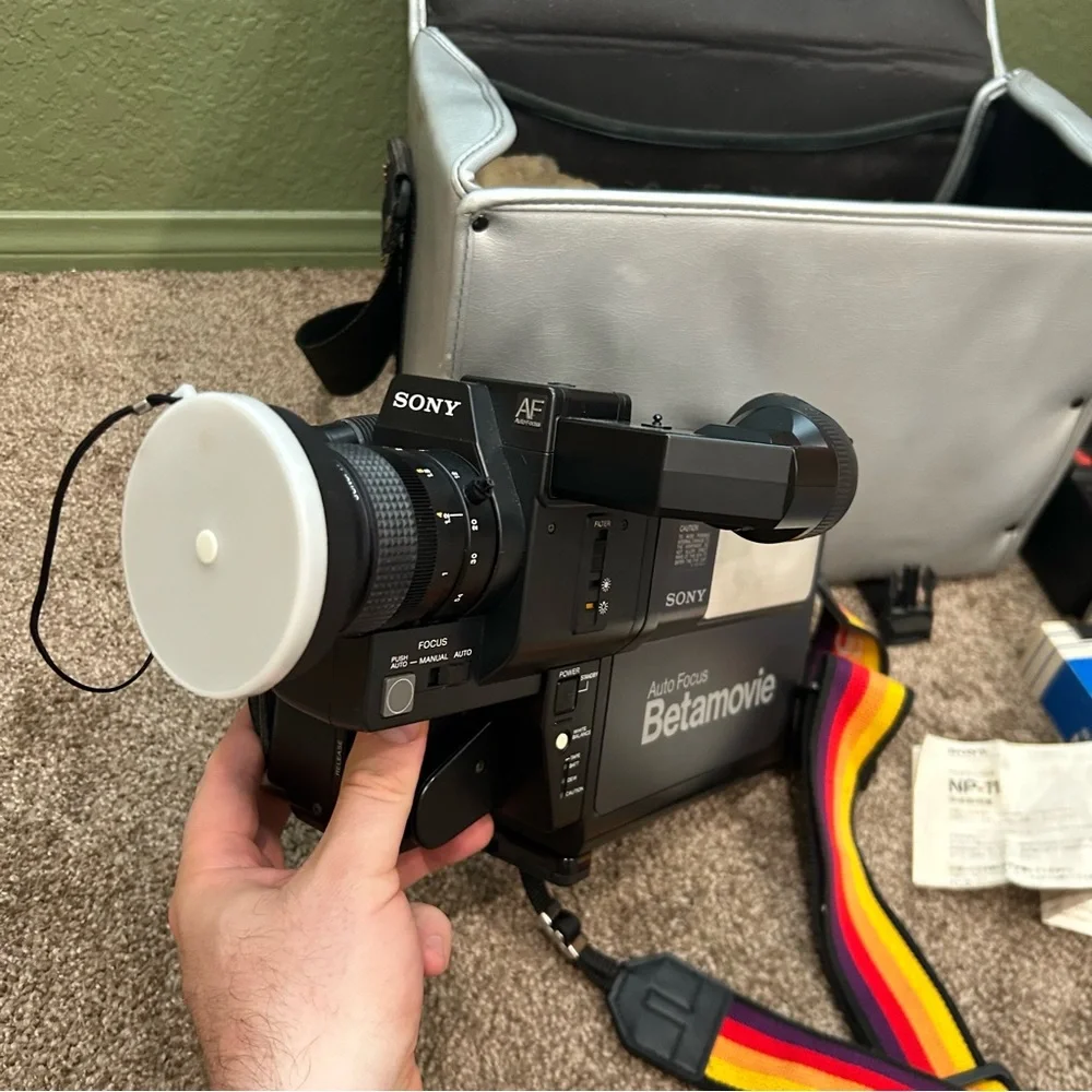 Sony Betamovie BMC-200 BetaMax Camcorder With RARE CASE + EXTRAS - UNTESTED